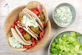 Gezonde recepten: Volkoren pita met zelfgemaakte falafel en tzatziki